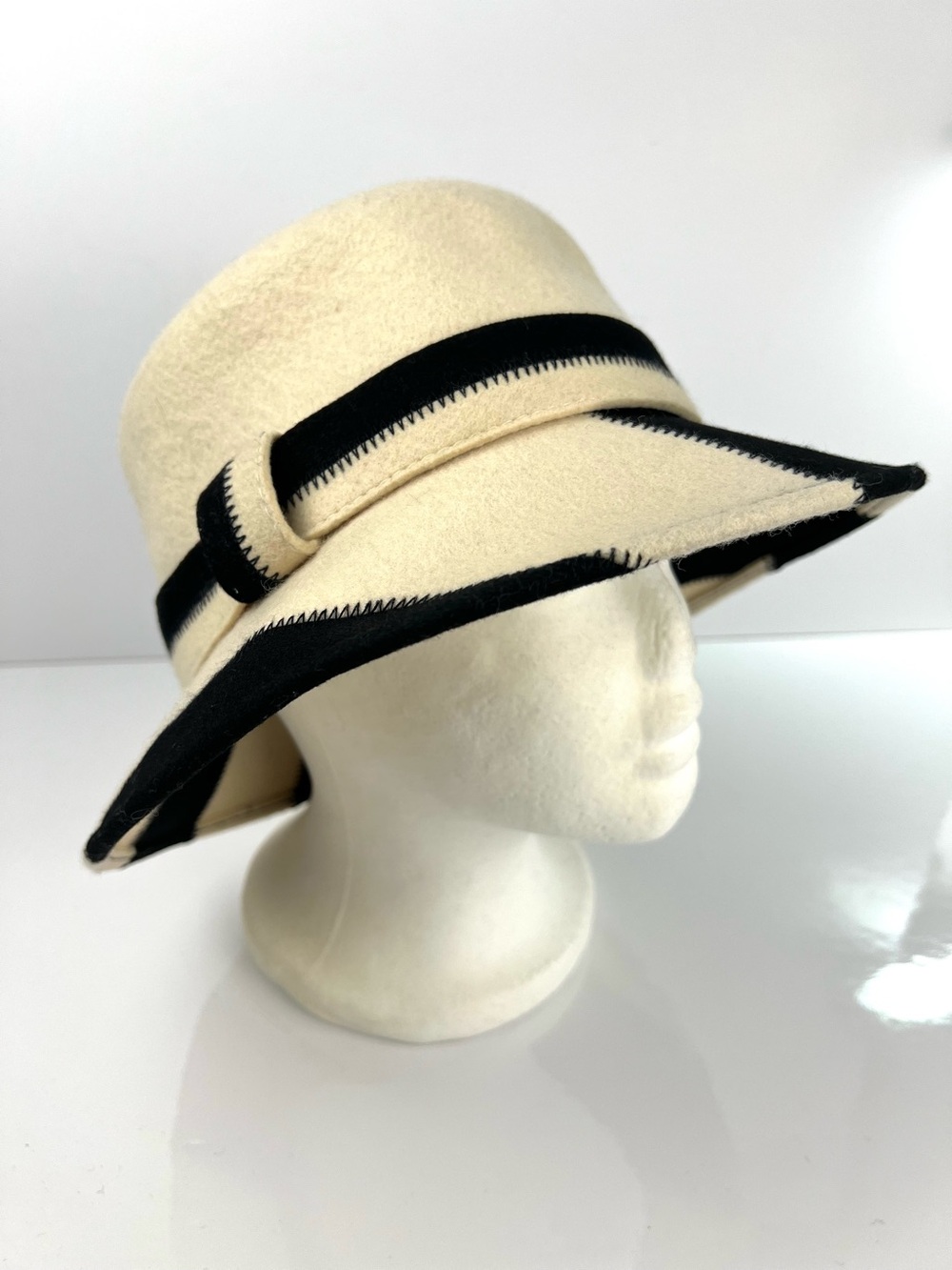 Liz Claiborne Wool Cloche Hat O/S Cream & Black Downton Abbey English Country
